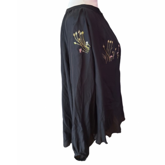 THE GREAT Silk Embroidered Black Floral Boho Peasant Top Size 1 Sm Cottagecore - Picture 3 of 16